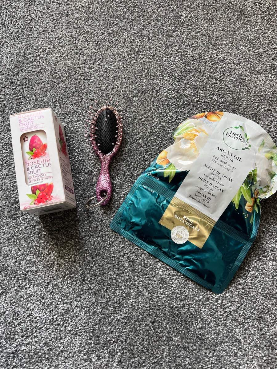 Mini Hair Care Bundle - Shampoo, Conditioner Wet Brush & Herbal Essences