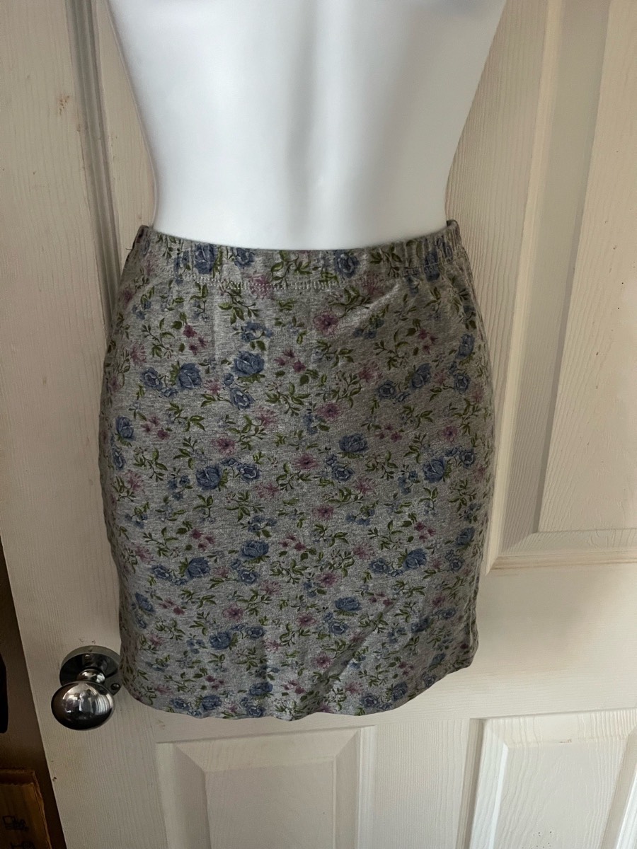 H&M Divided Ladies Size S Grey Floral Print Mini Skirt