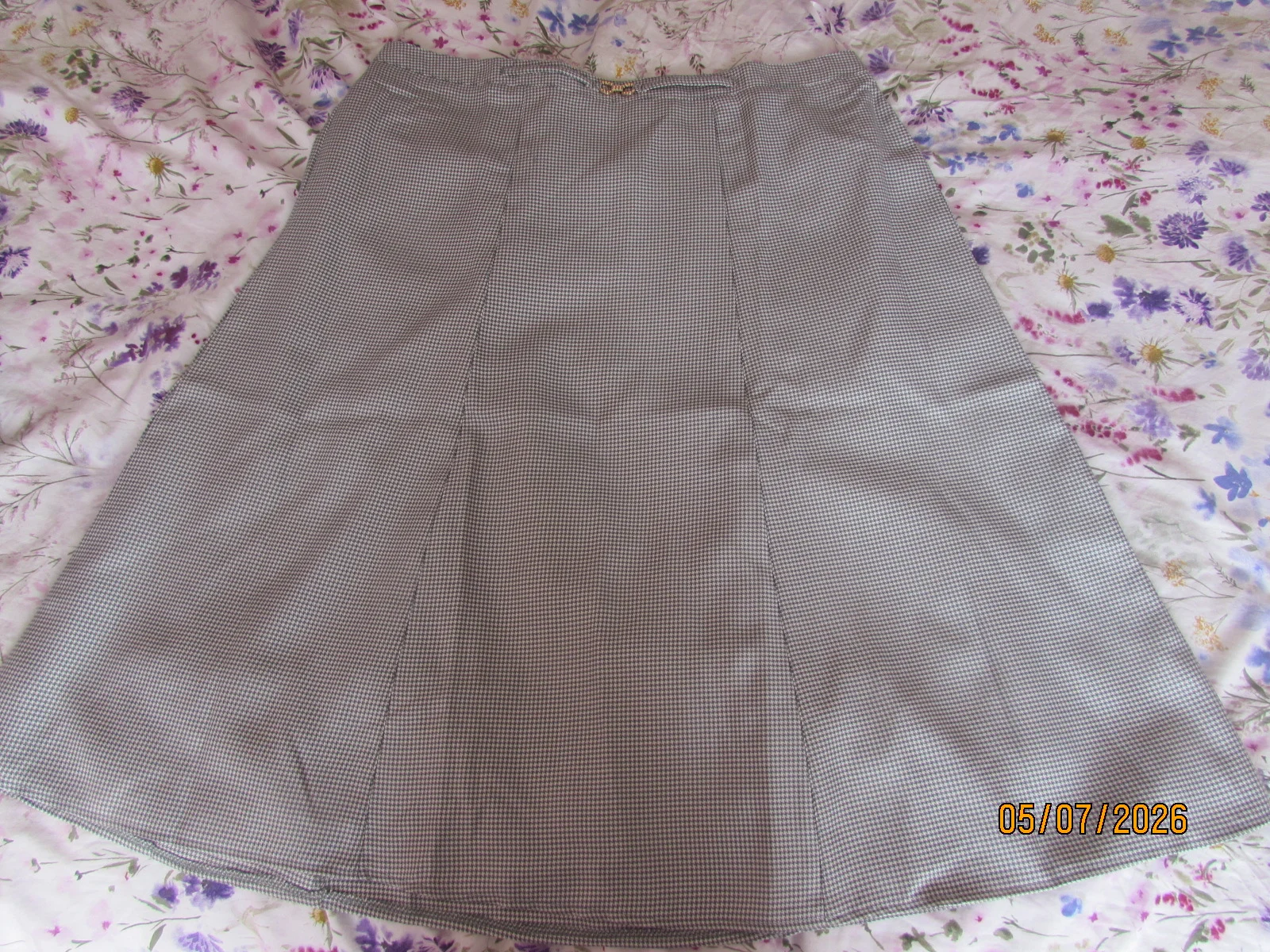 Damart green/white dog tooth check Size 22 skirt