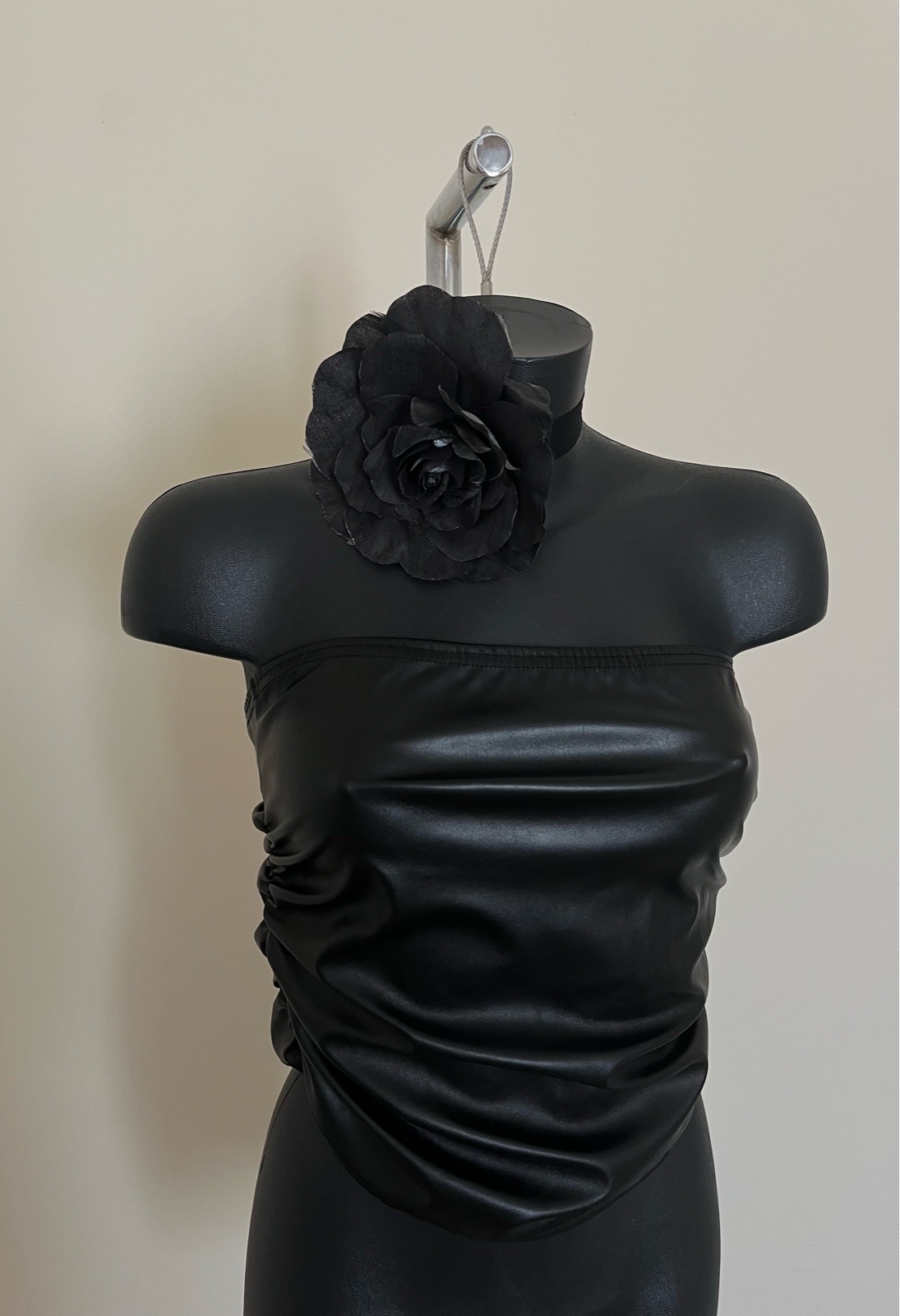 PrettyLittleThing Faux Leather Flower Choker & Bandeau Top Black Size 14