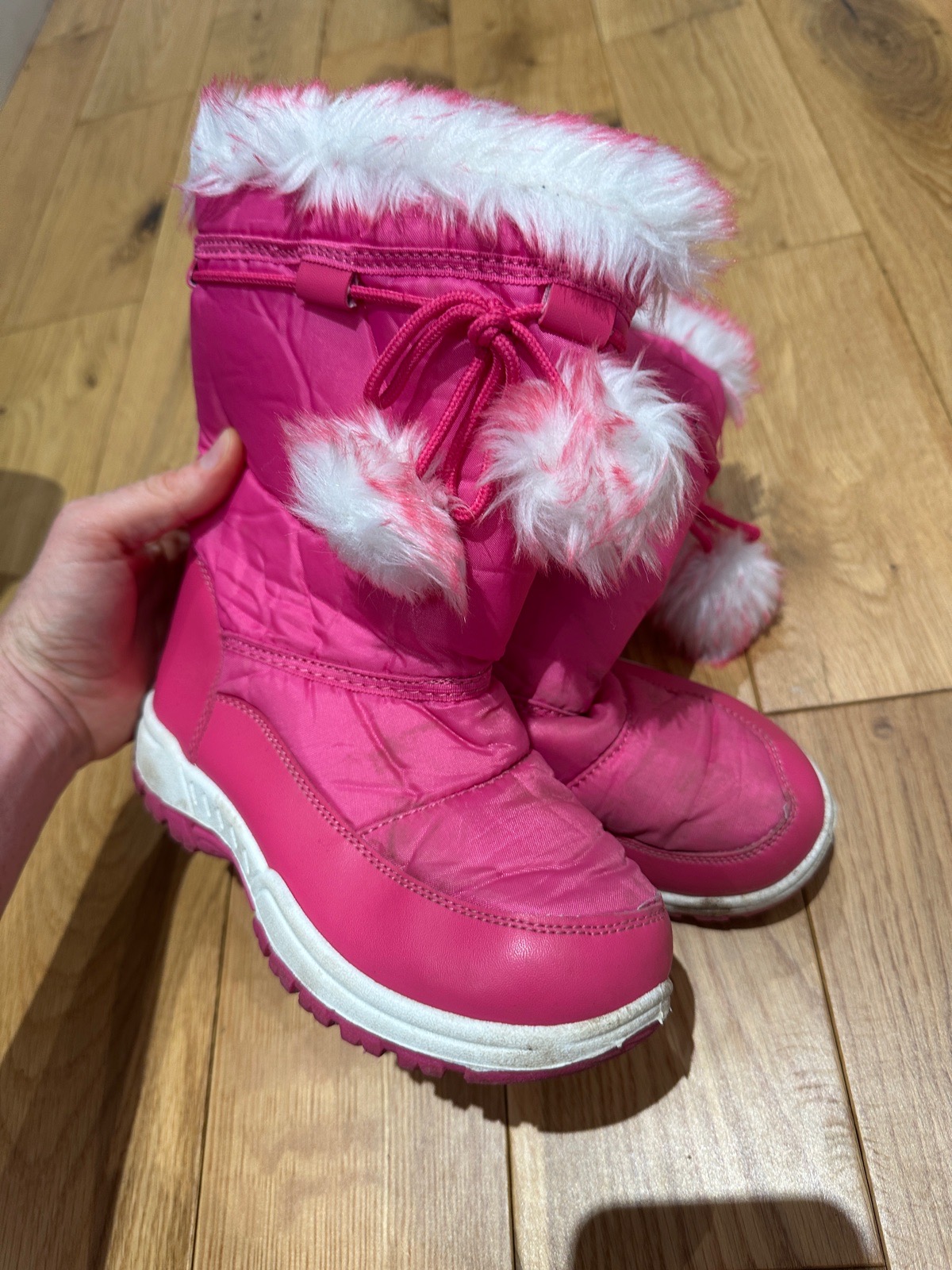 Size 2 Snow boots pink with Pom Pom’s