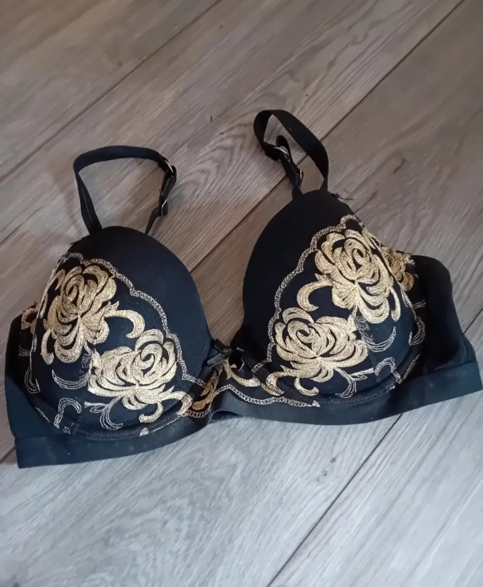 Ladies black/gold Avon bra size 36D