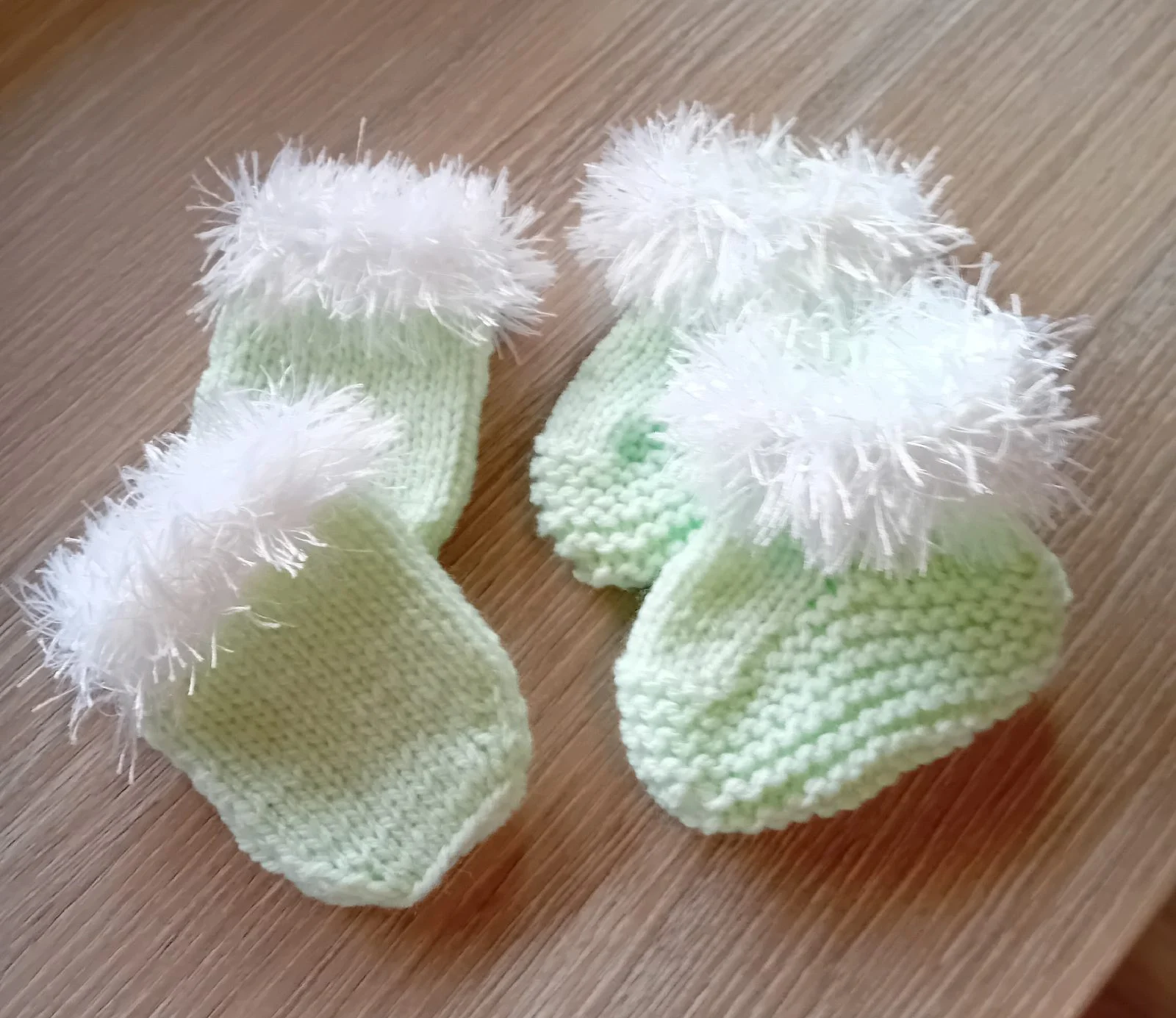 Unisex baby mint/white mittens and booties