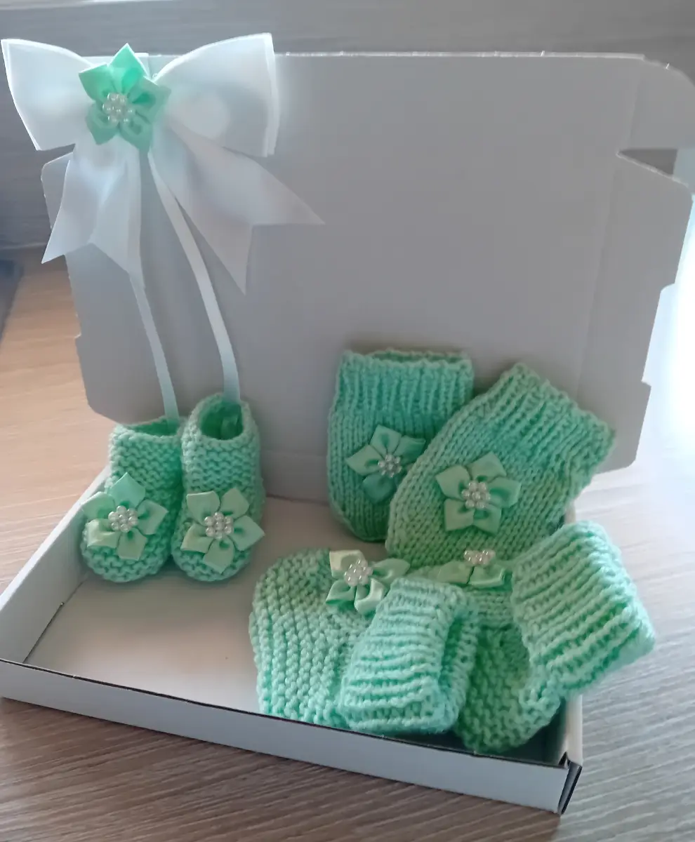 Unisex Mint new baby or baby shower gift set
