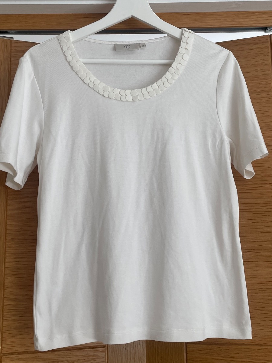 Country Casuals cotton white t-shirt with neck details size medium