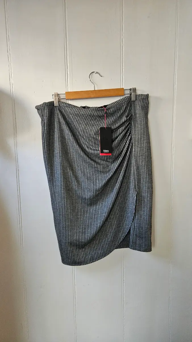 Klass Grey Herringbone Wrap Pencil Skirt Size 16 Ruched Knee Length Women's BNWT