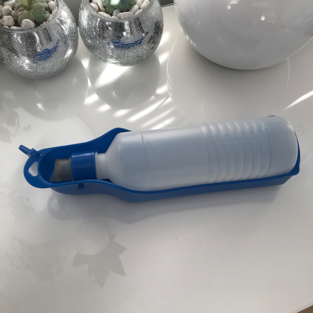 Travel waterbottle for pets with bowl built in
