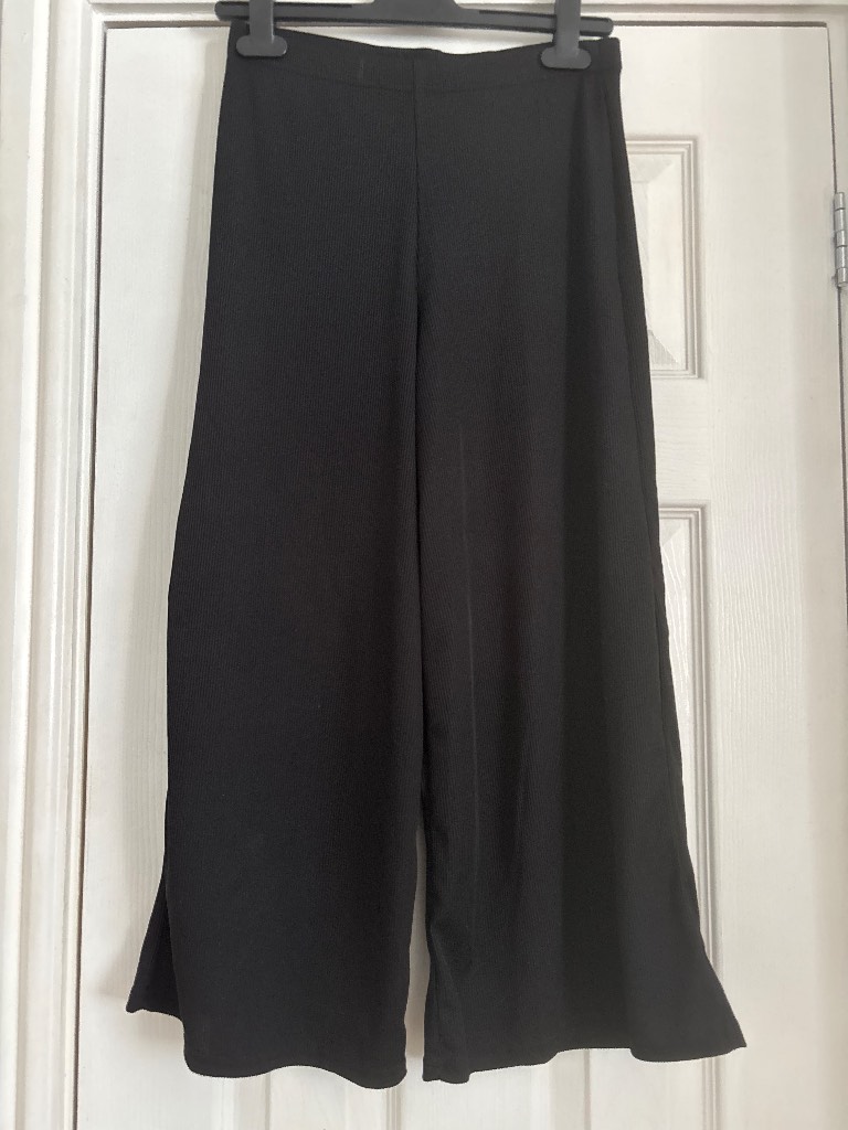 Ladies black culottes size 8 Cropped Trousers Floaty Wide Leg