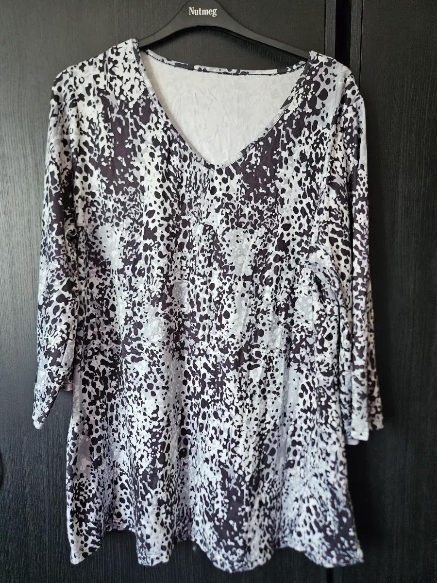 Womens plus size top 2xl in grey,black and white