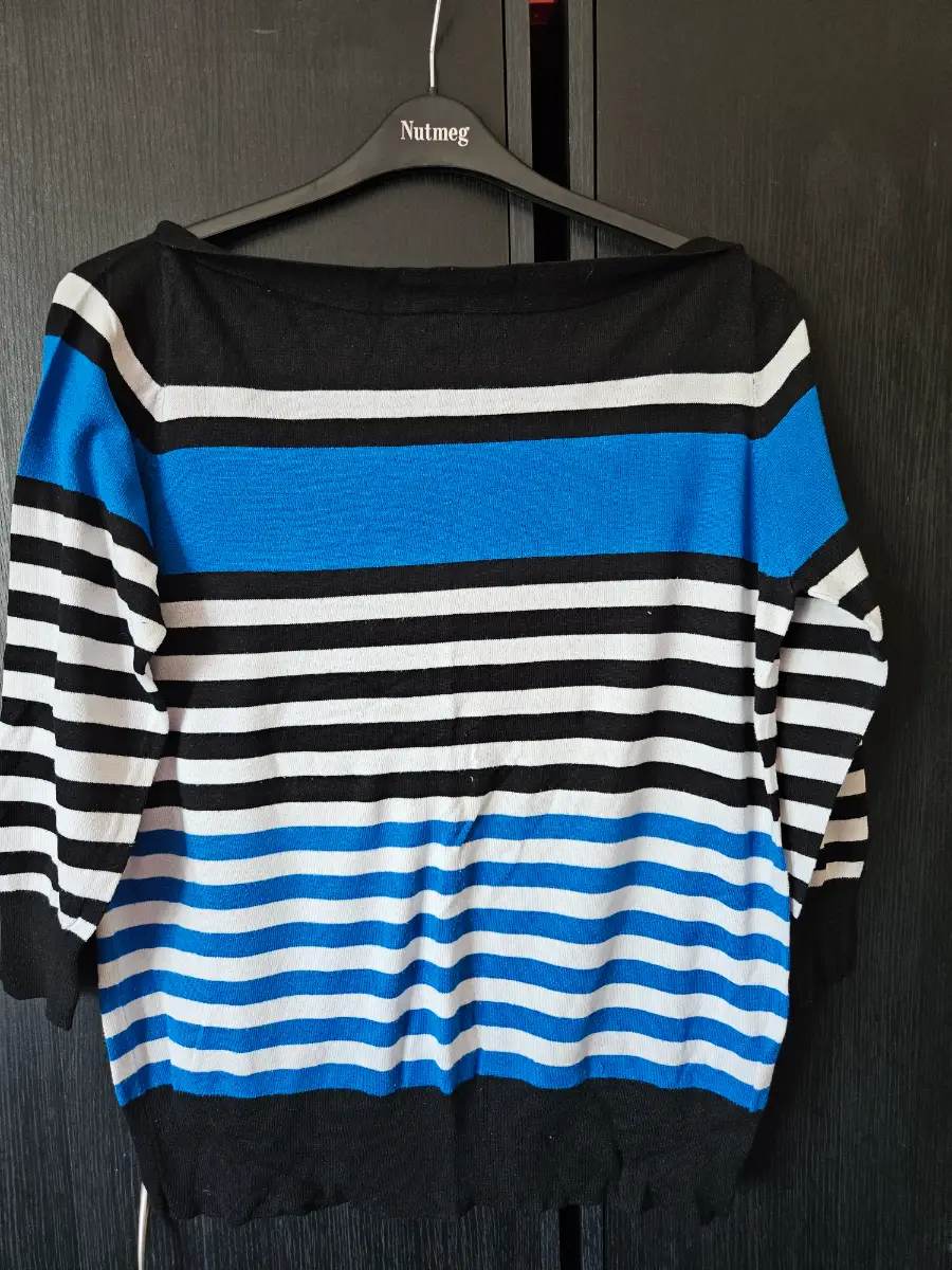 Womens top size 18 in blue and white