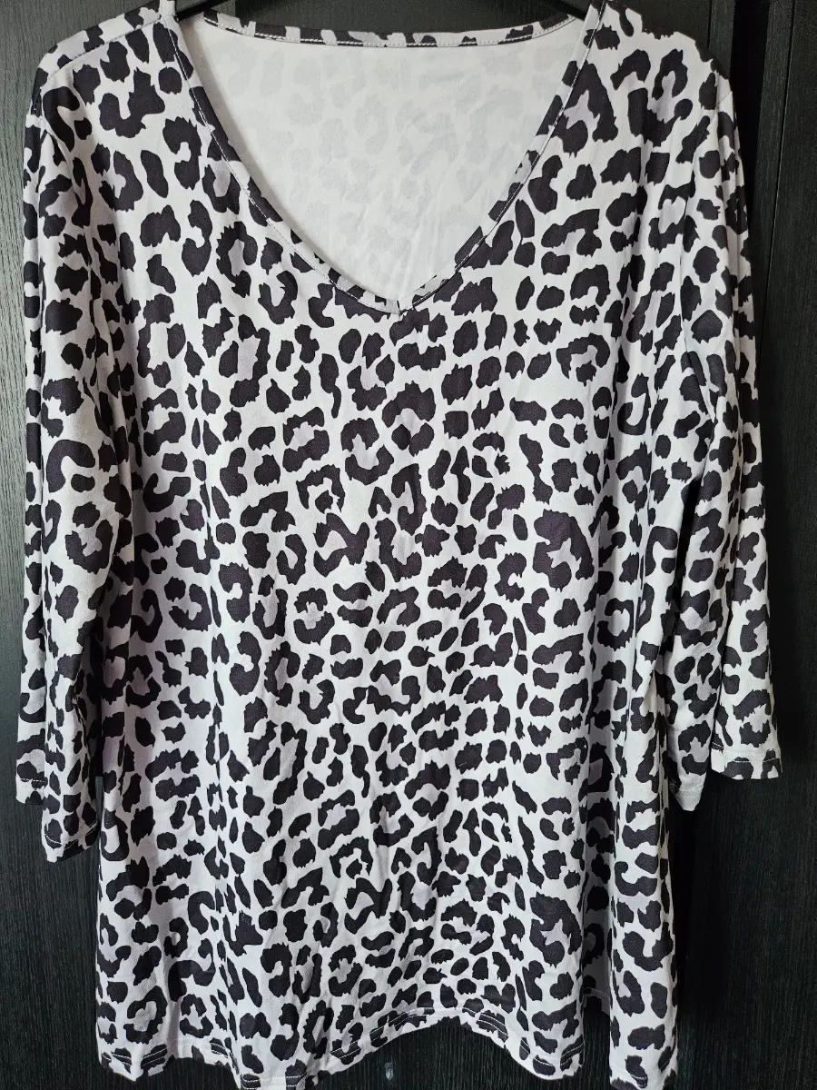 Plus size womans top 2xl black and grey
