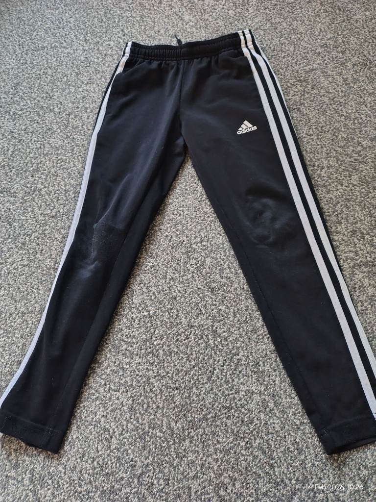 Adidas boys joggers size 7-8 years