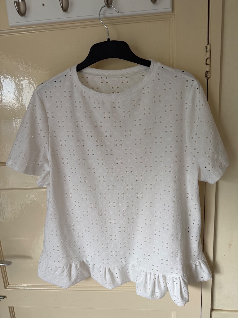 Shein Ladies White Eyelet Pattern Top With Short Sleeves