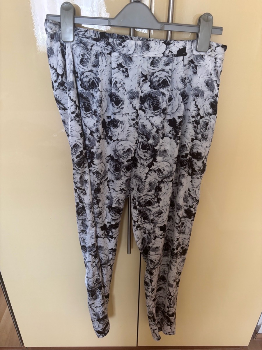 Size 14 Wallis skinny trousers