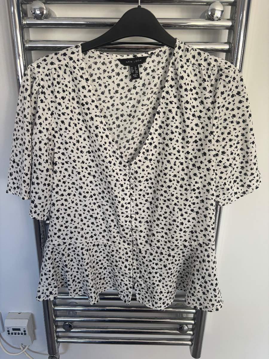 Size 12 New Look floral blouse