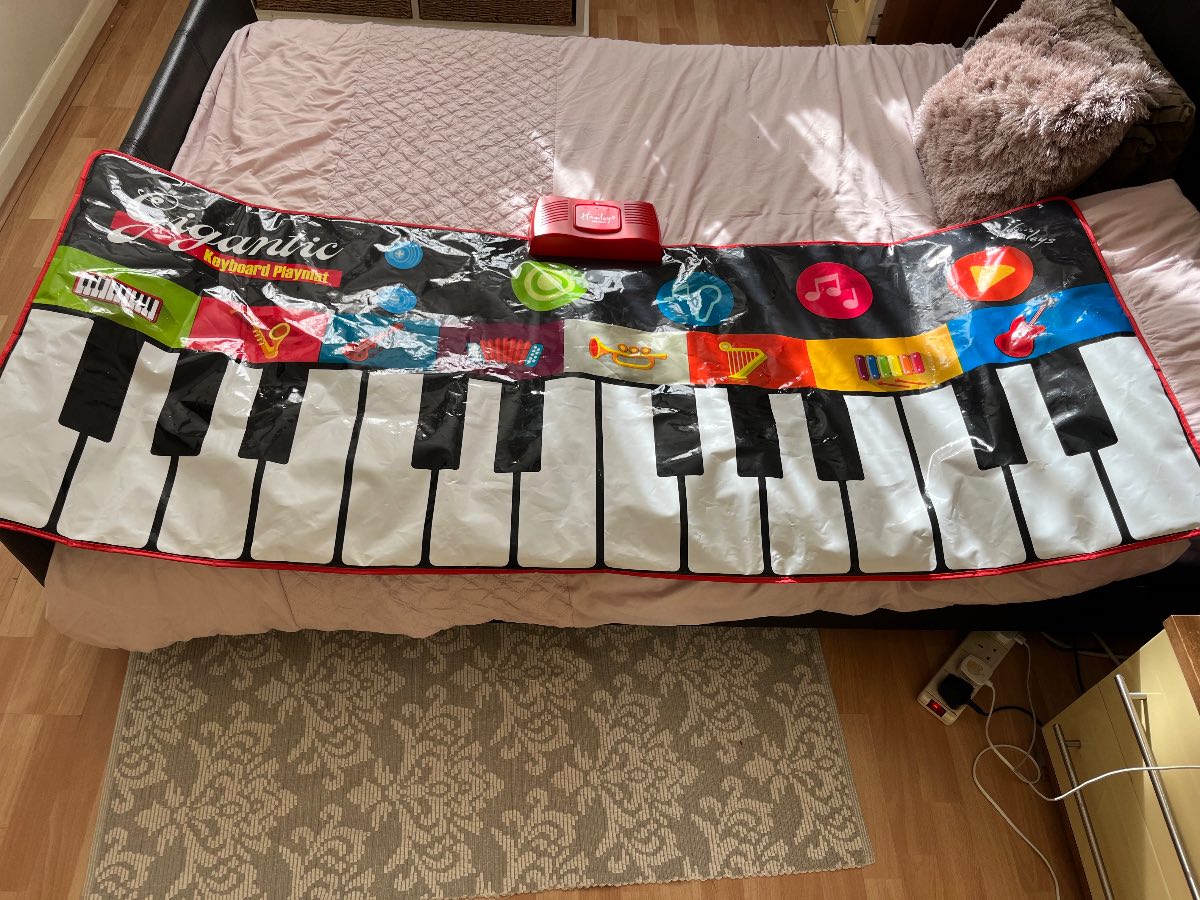 Hamleys giant keyboard