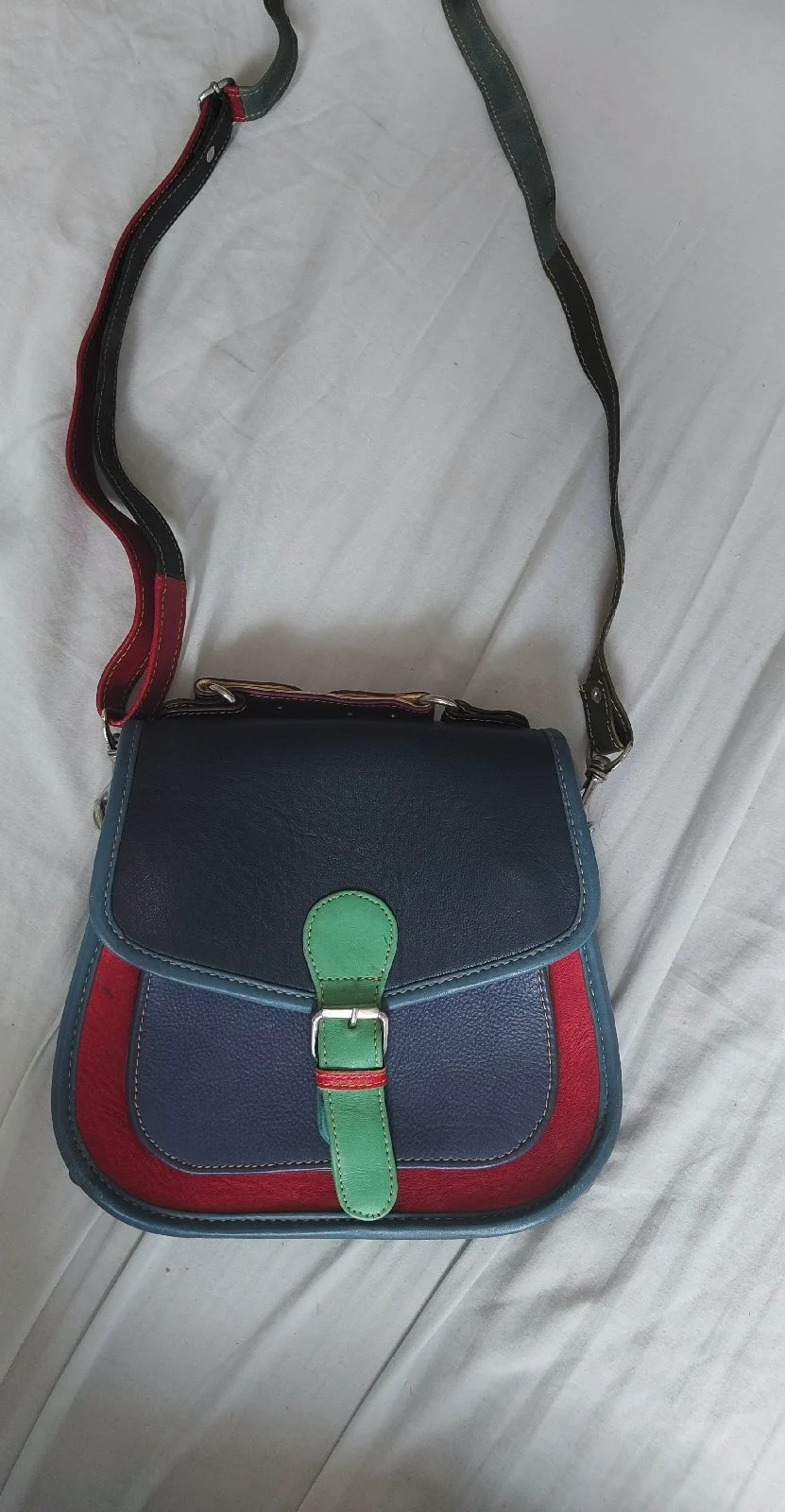 What daisy did shoulder bag