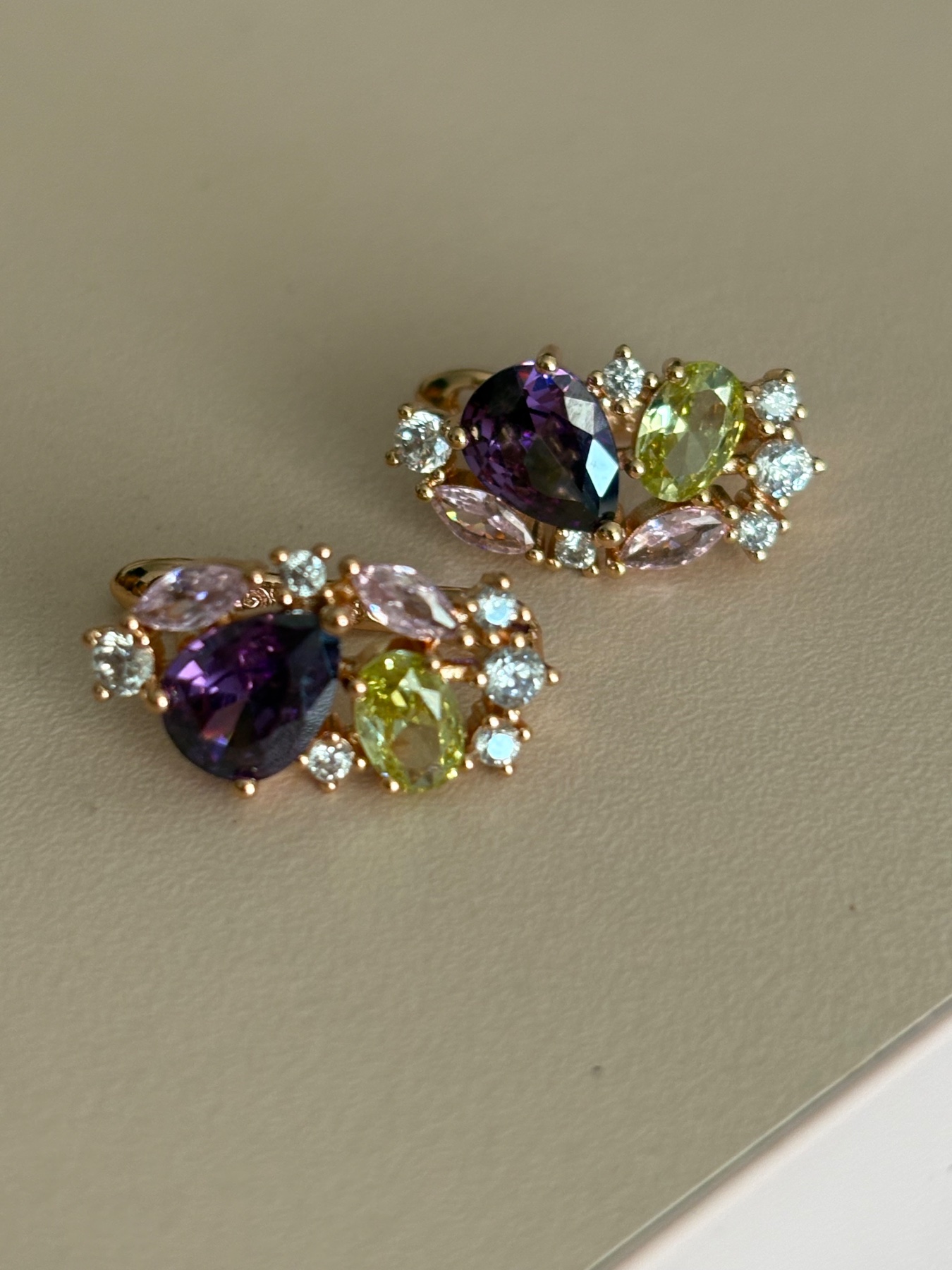 Beautiful pair of earrings