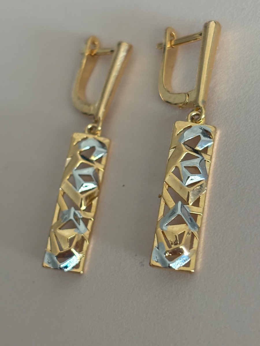 Golden earrings drop