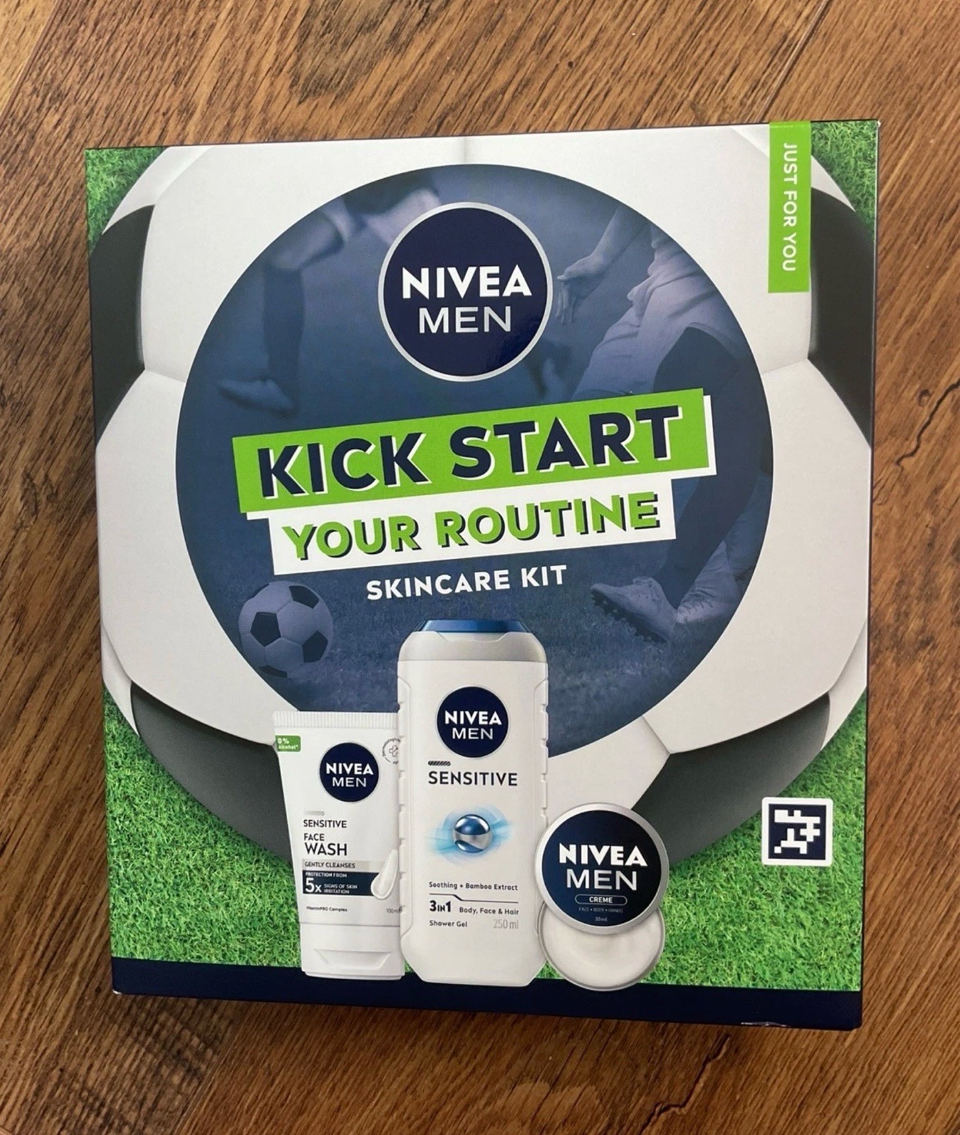 Mens NIVEA  Kick Start Your Routine Gift Set – Sensitive Skincare Kit.