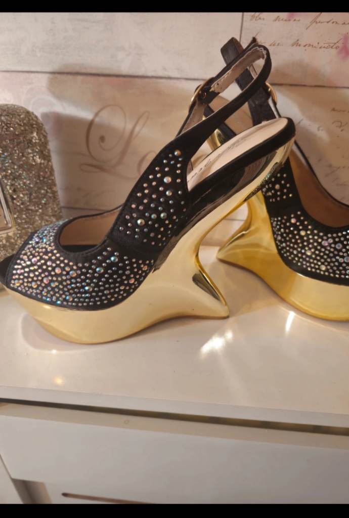 Sparkly sequin shoes size 4 new unworn