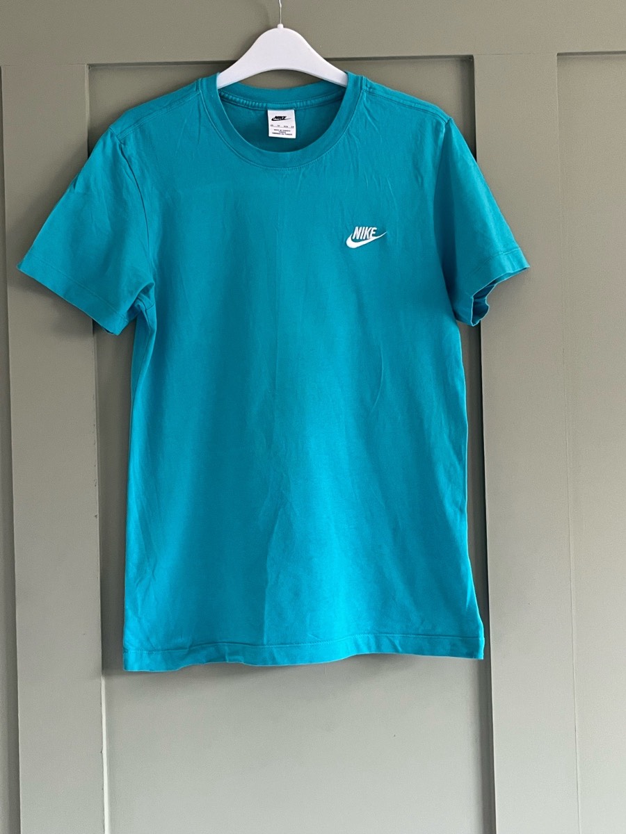 Nike Sportswear Essential Turquoise Aqua T-Shirt Size Men’s XS Embroidered Swoosh