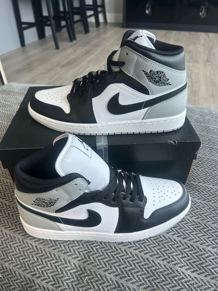 Nike Air Jordan 1 mid Barons size 9.5