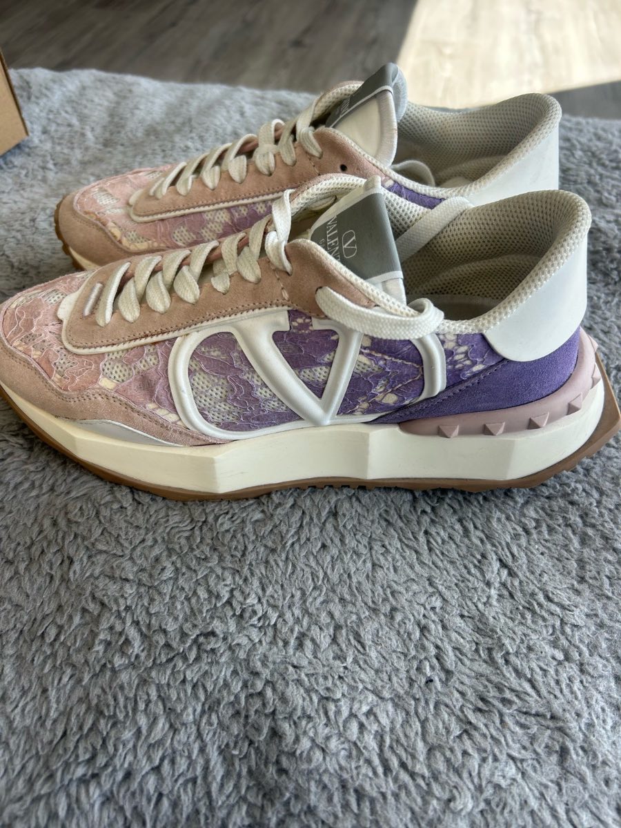 Valentino Rockrunners size6