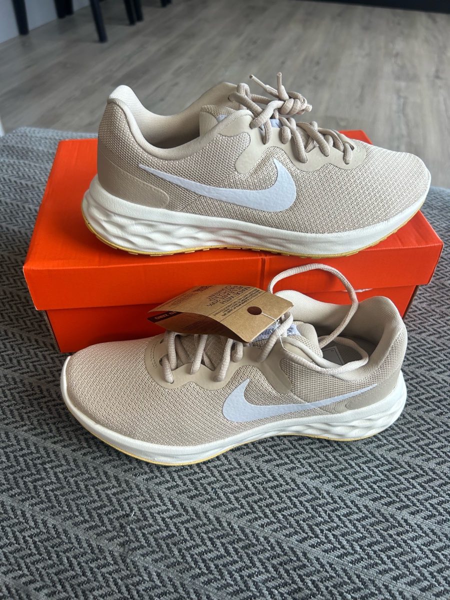 Nike Revolution trainers BNWT Size 6