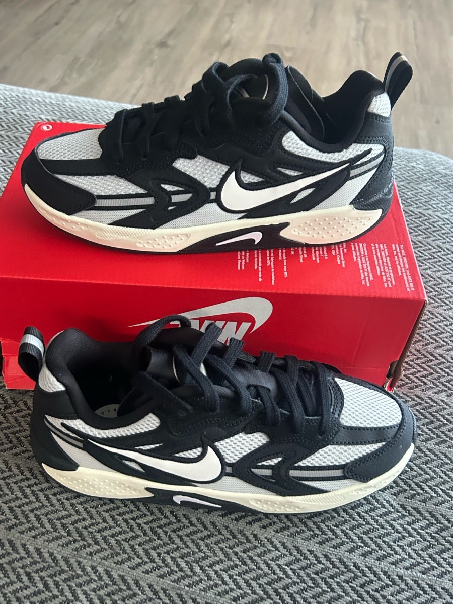 Nike Jams BNWB Size 4.5