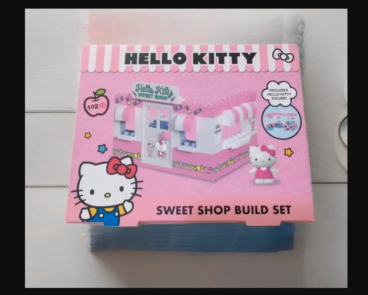 Hello Kitty Sweet Shop Build Set