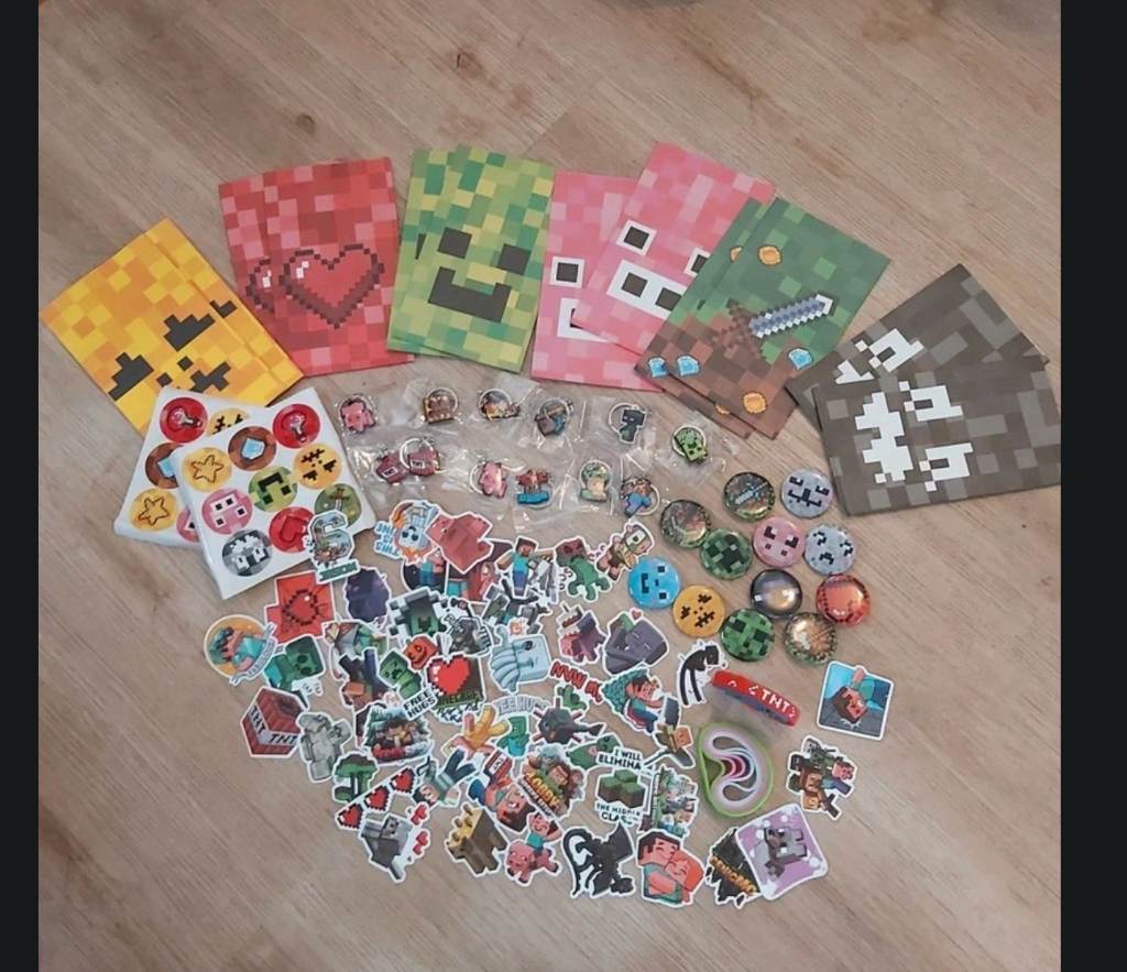 Minecraft bithday party favors, 12 set / pack, Minecraft Birthday Party Favors and Supplies Bundle