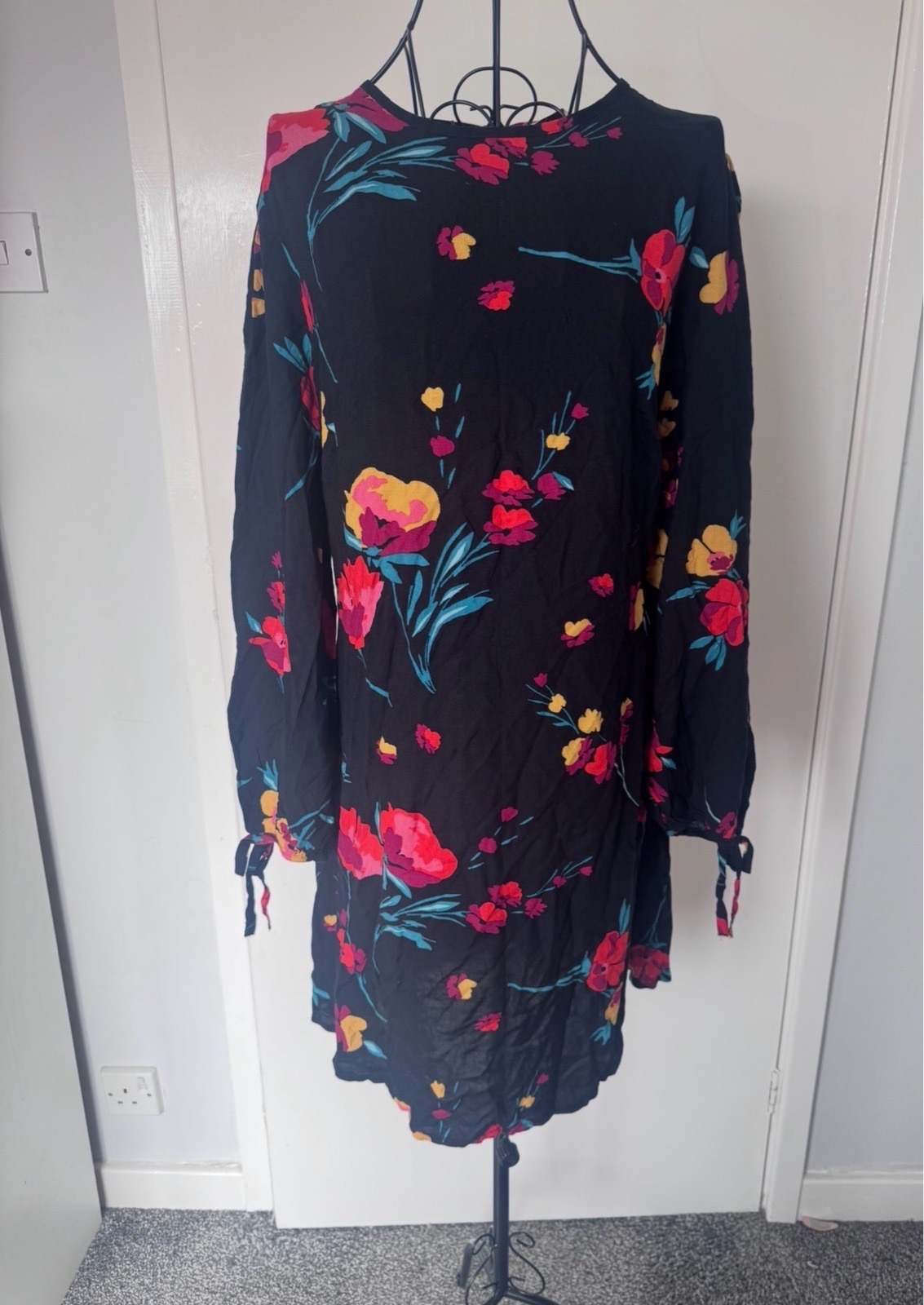 Papaya Size 14 Floral Long Sleeve Mini Dress Black Pink Keyhole Back Tie Cuffs