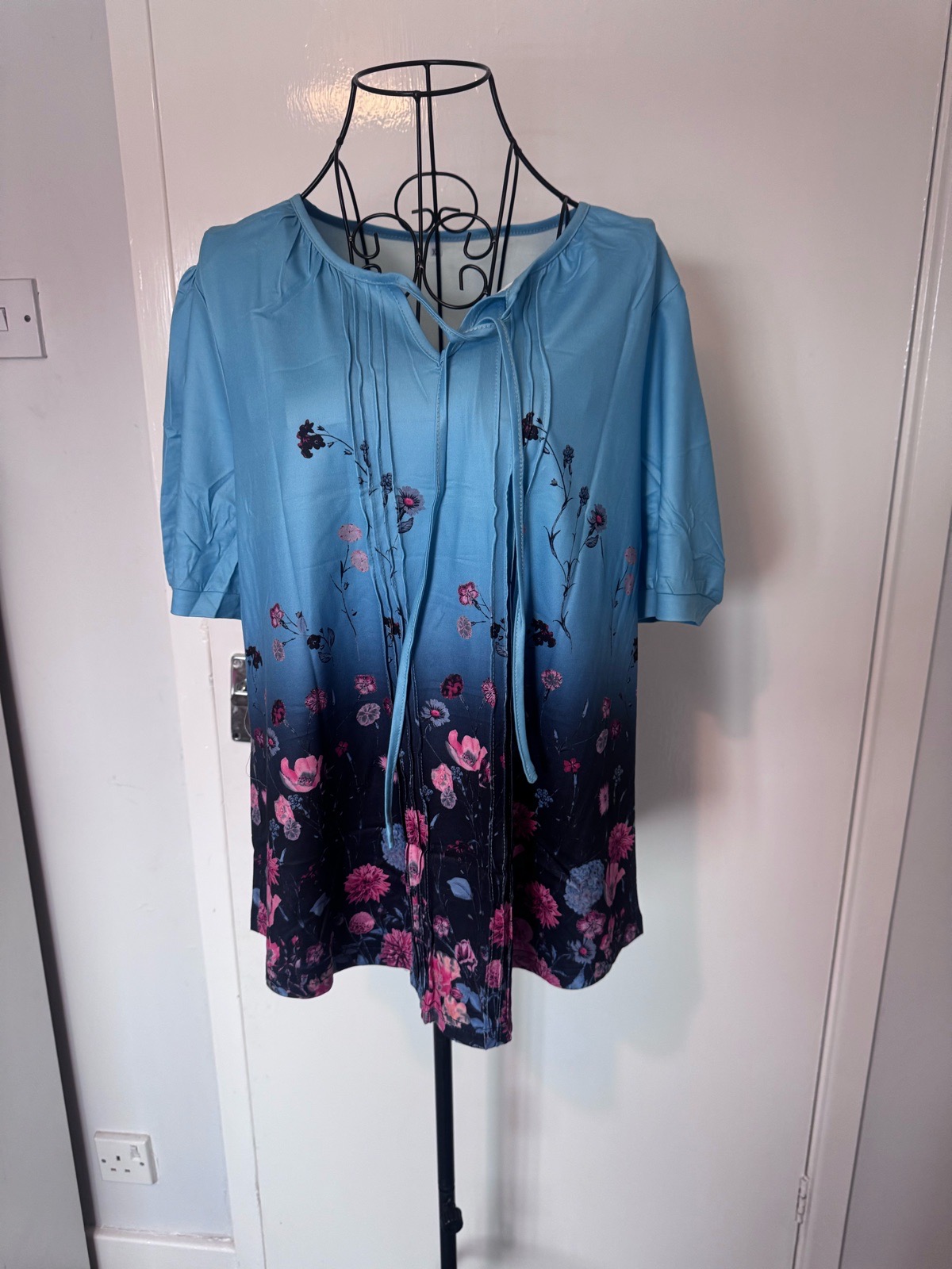 NWT KISSMODA Womens XL Floral Ombre Tunic Top Puff Sleeve Tie Neck Blue Blouse