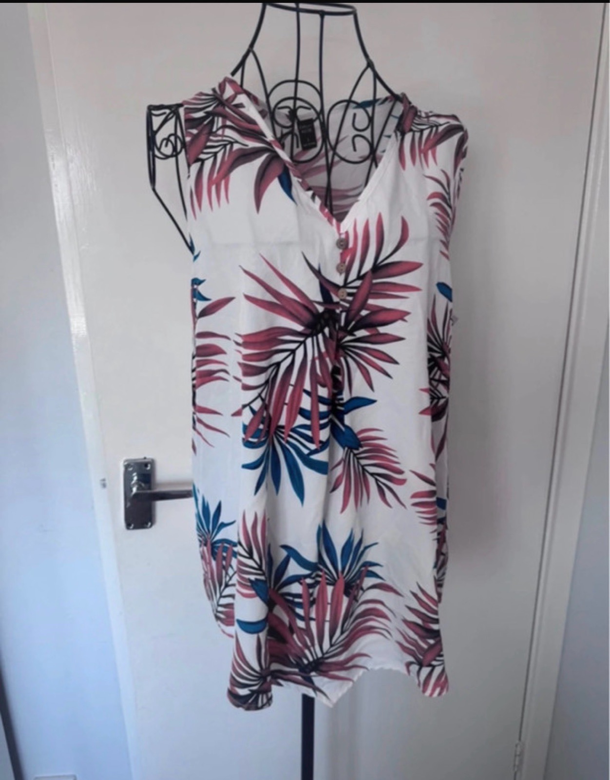 Emery Rose White Tropical Palm Leaf Print Sleeveless Blouse — Size L