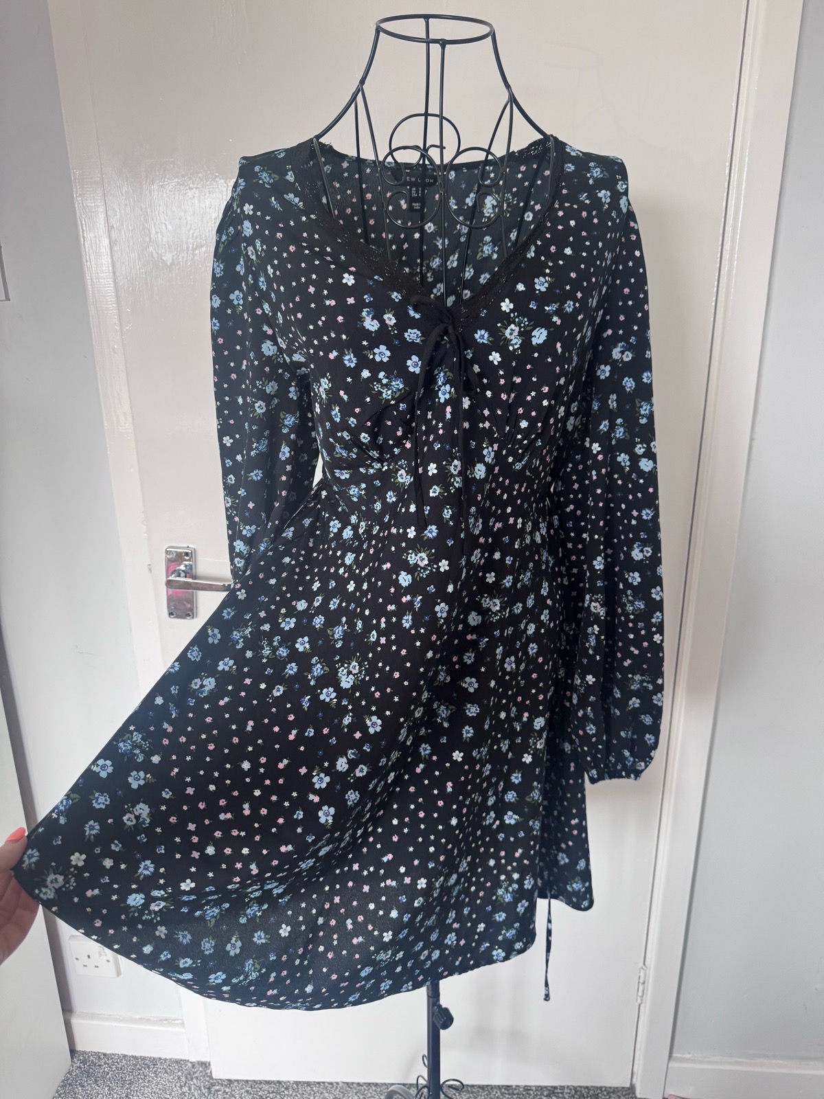New Look Black Floral V-Neck Tie-Front Mini Dress — Size UK 14