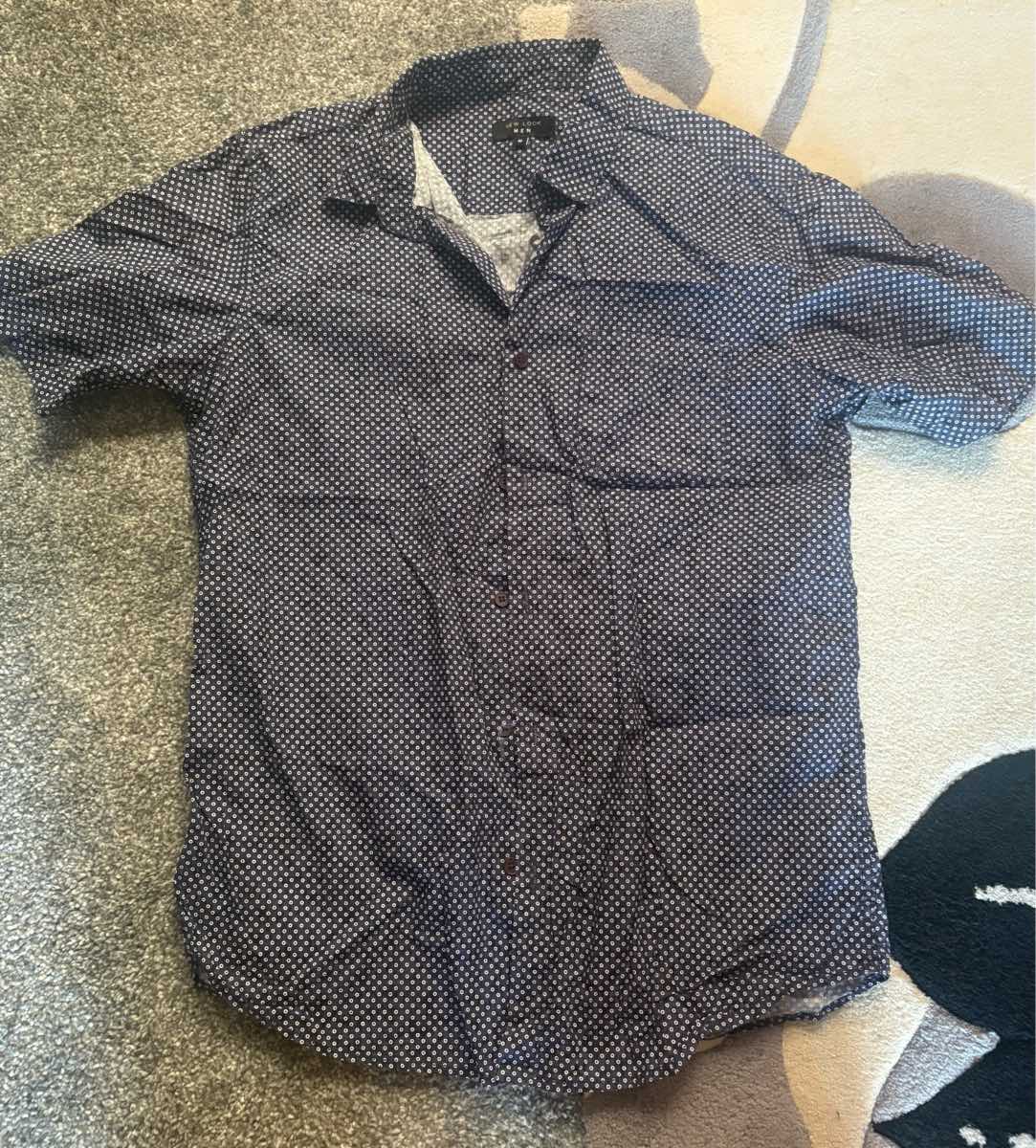 Men’s navy and white shirt