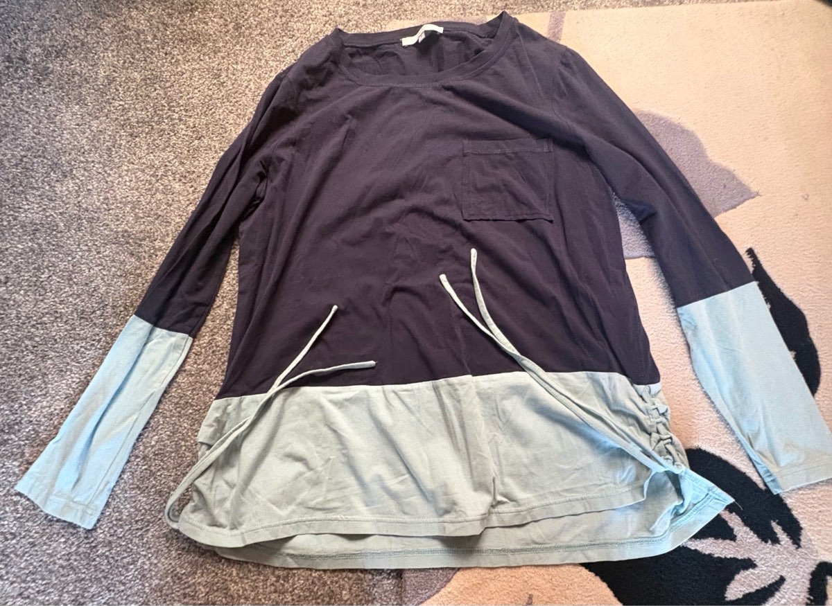 Ladies navy and mint t shirt