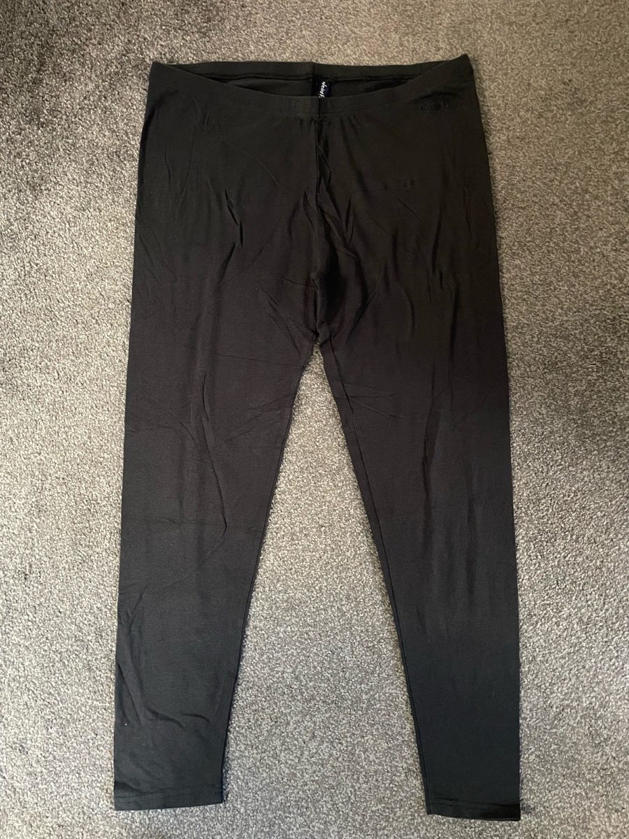 Black leggings