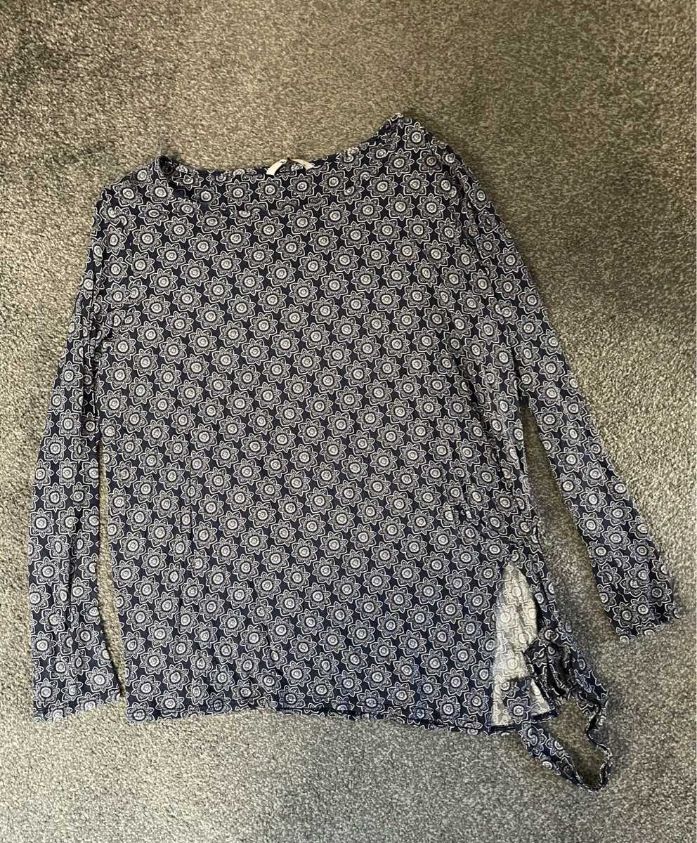 Ladies black and white floral top