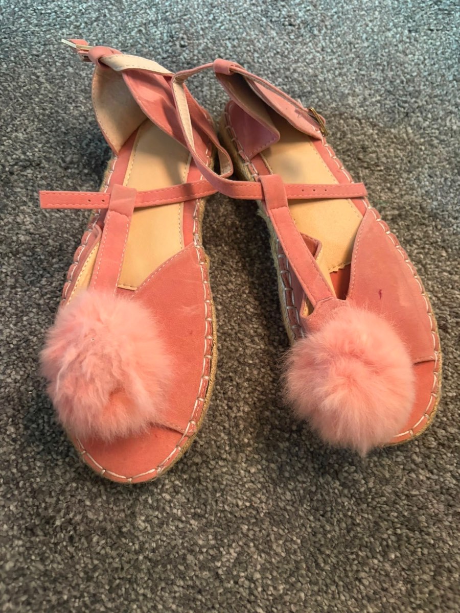 Pom Pom sandals
