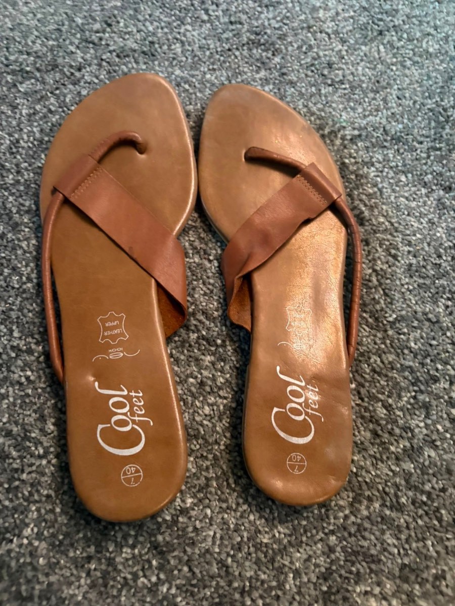 Ladies tan sandals