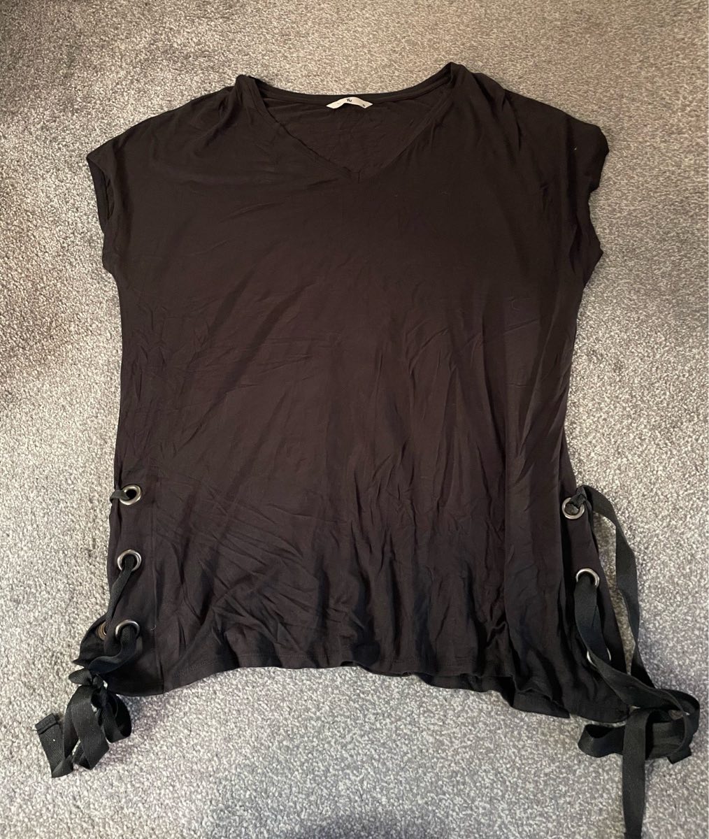 Black t shirt