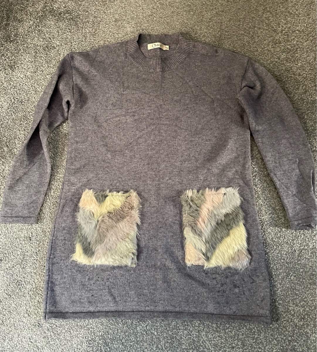 Ladies jumper with fluffy pockets