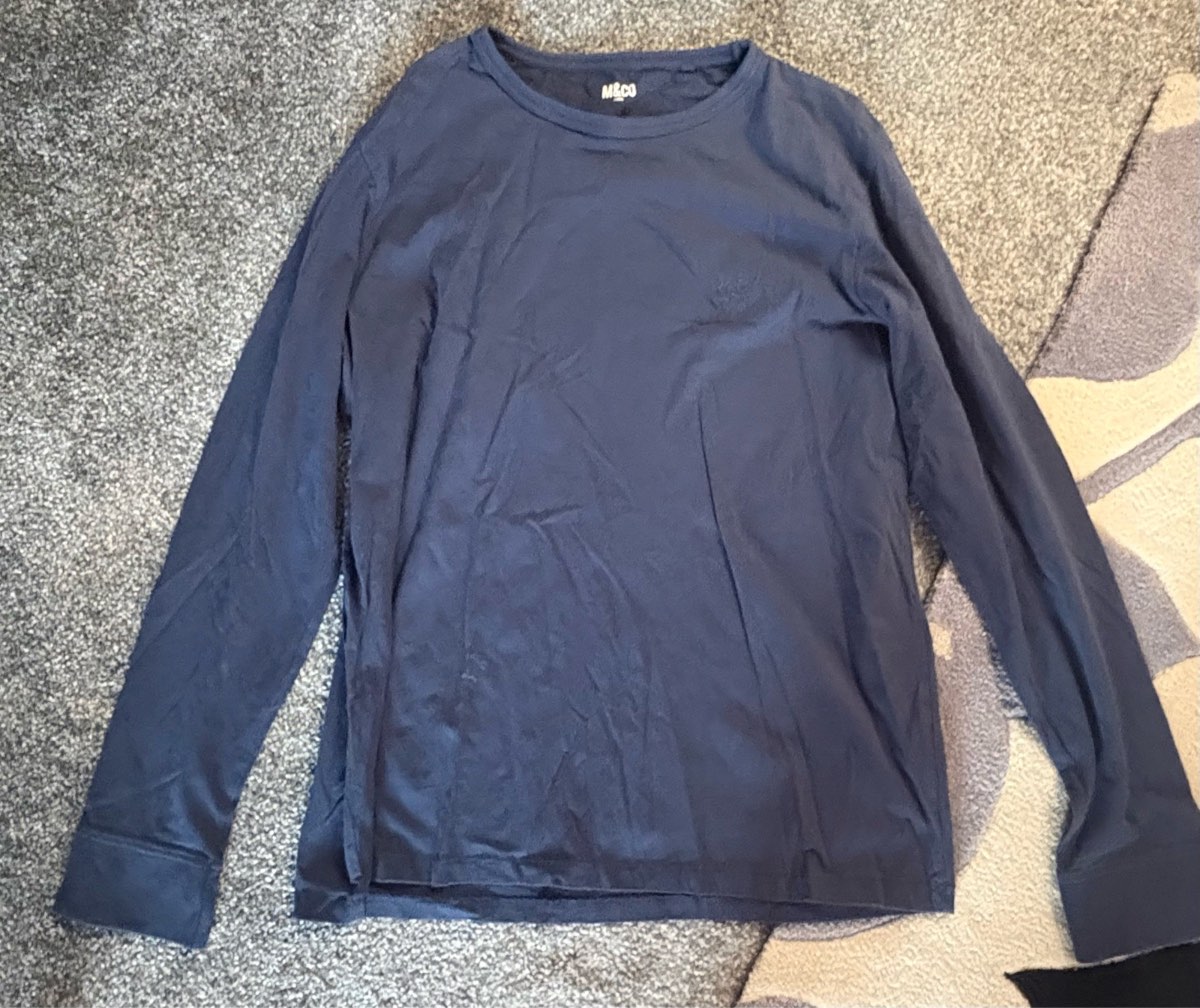 Men’s long sleeve top