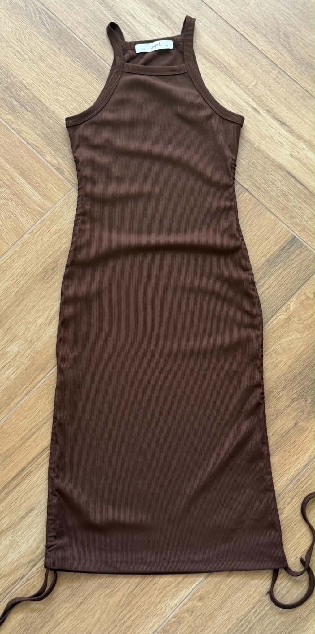 Suprè brown ribbed dress with adjustable drawstring to the side