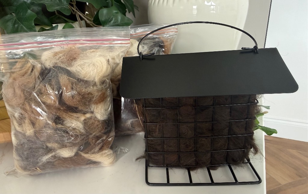 Alpaca 🦙 fleece bird nesting material 💯 natural unwashed fleece including feeder