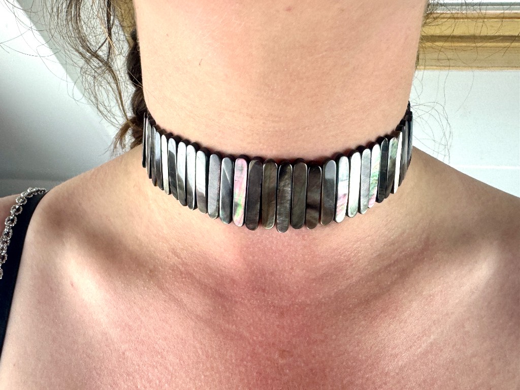 Necklace. Black mother of Pearl choker necklace.