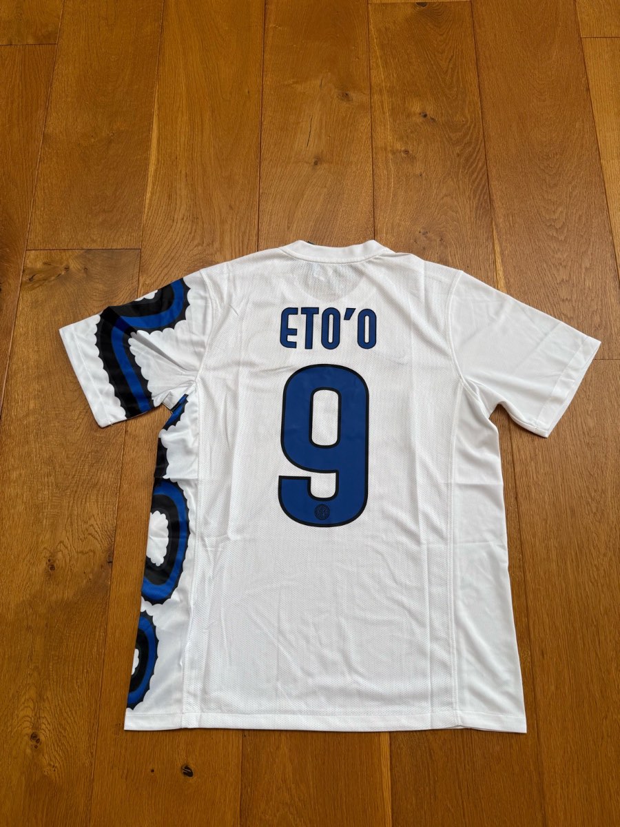 Inter Milan 10/11 Away Shirt (M) Eto