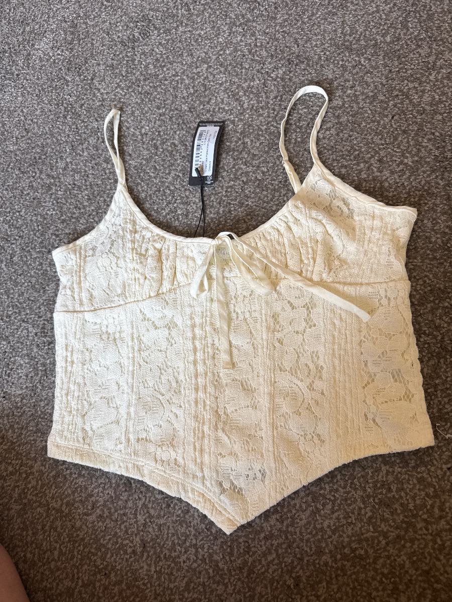 Pretty little thing cream lace pointed hem summer top size uk 4 brand new